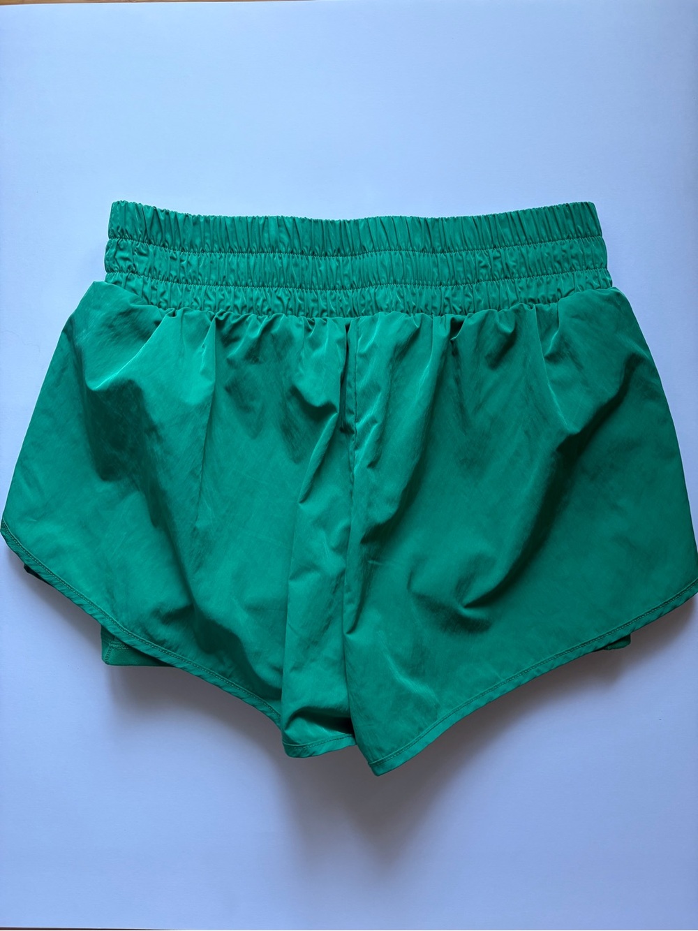 OFFLINE by Aerie The Hugger shorts in a kelly green. Size: Large - Picture 9 of 10